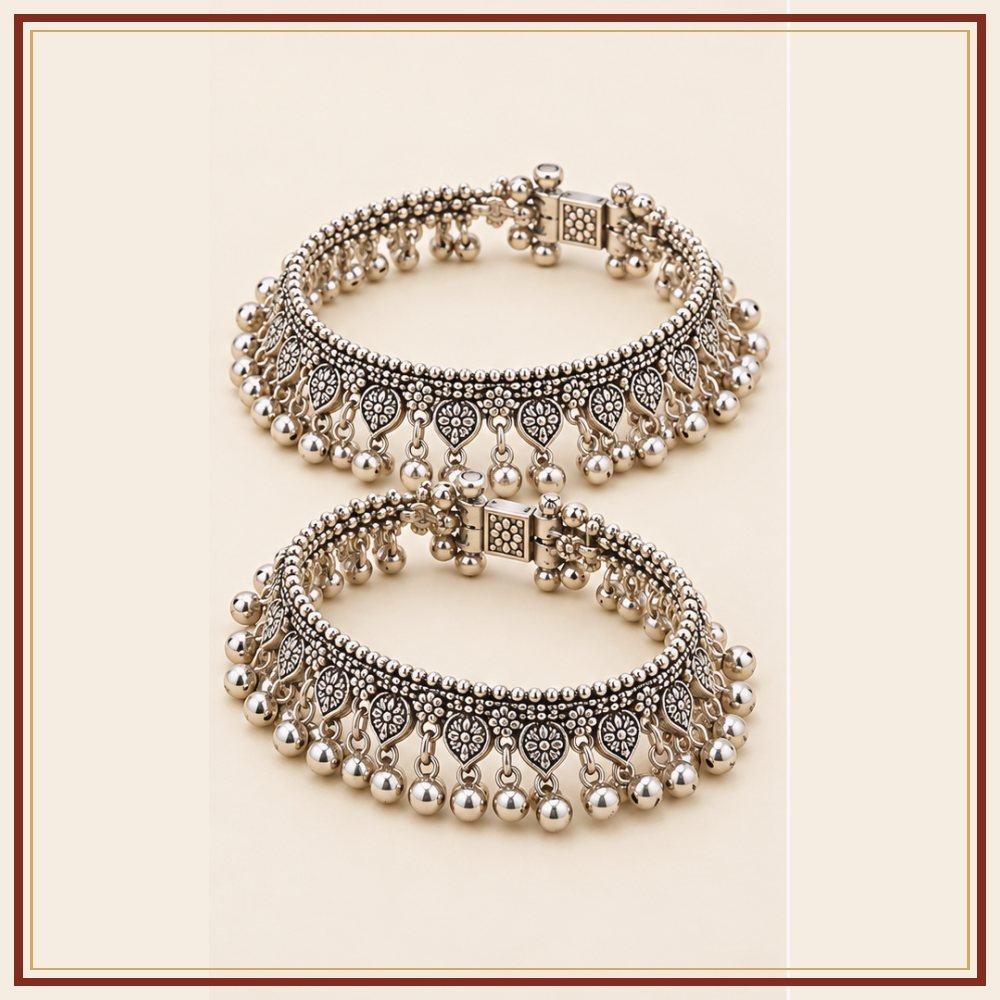 Banjara Trikon Oxidized-Metal Anklets